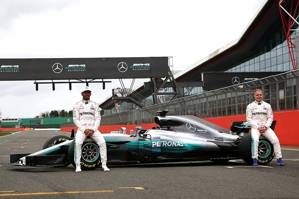 Bản tin Thể thao 24h: Xe đua F1 của Mercedes cho Lewis Hamilton mùa này chậm hơn Ferrari